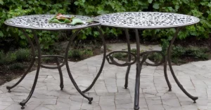 Read more about the article Buyers Guide: Cast Aluminum Bistro Table – Prices and more